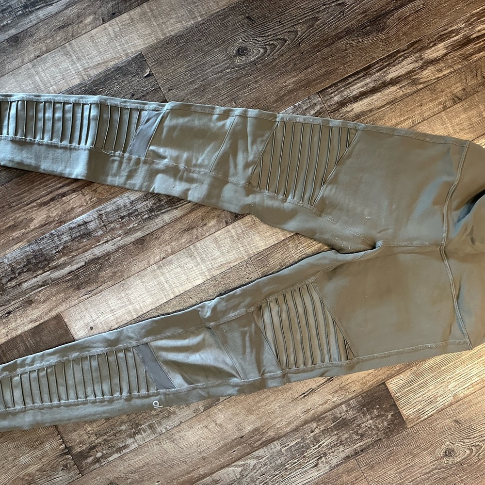 Alo Yoga Moto Leggings